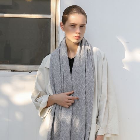 Šedá pletená kašmírová šatka
